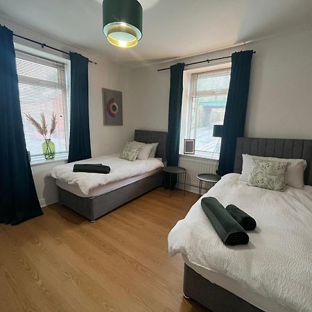 Modern & Retro Two Bedroom Apartment In Barnsley Buitenkant foto