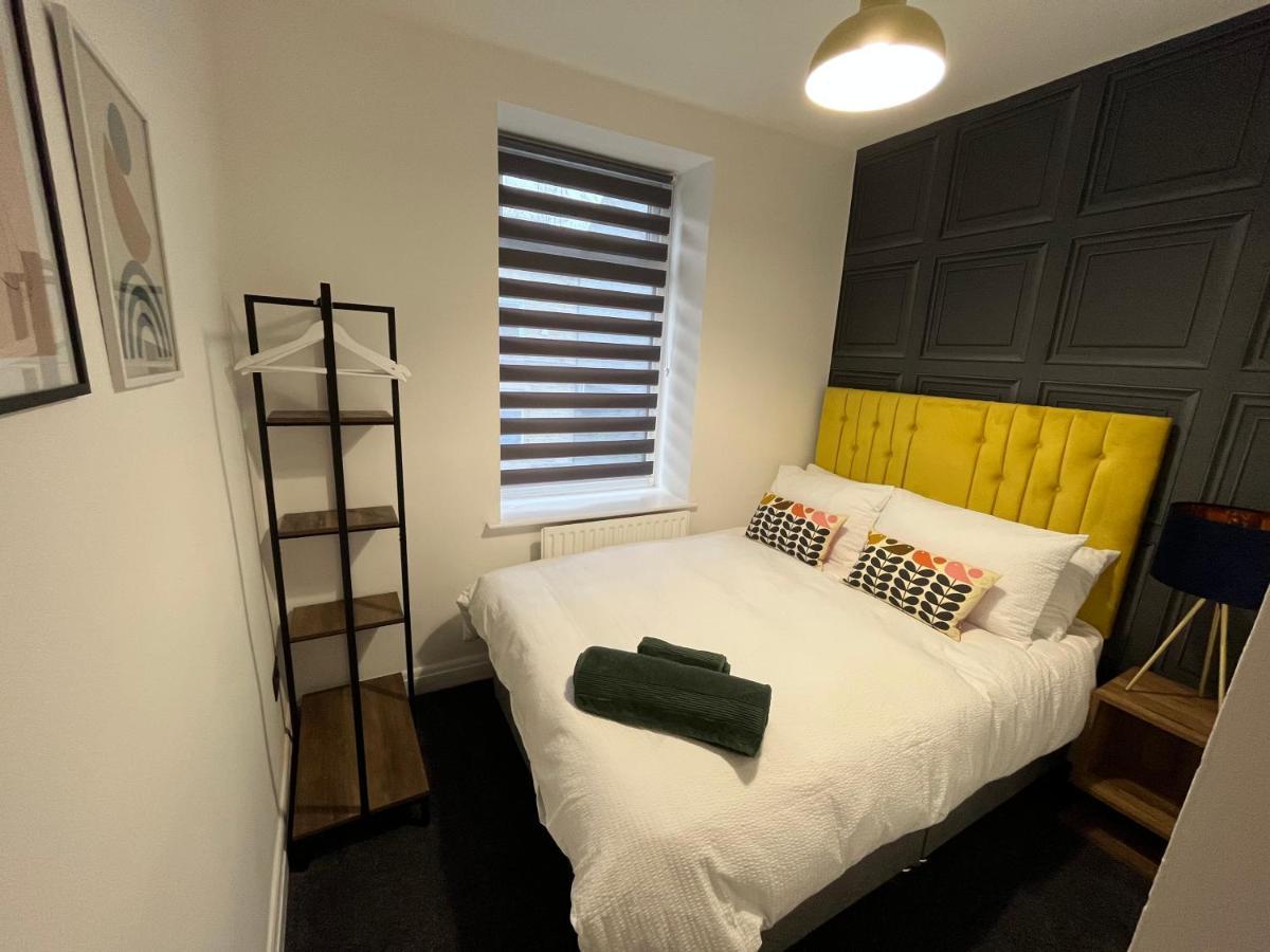 Modern & Retro Two Bedroom Apartment In Barnsley Buitenkant foto