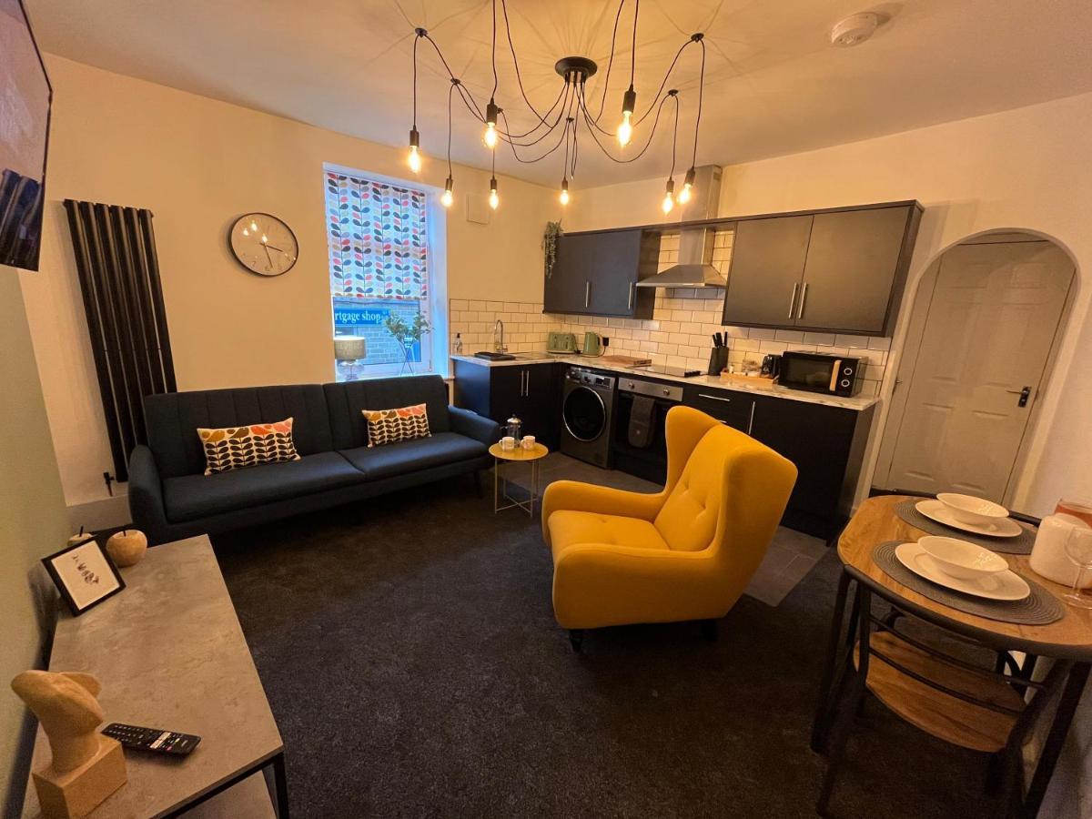 Modern & Retro Two Bedroom Apartment In Barnsley Buitenkant foto