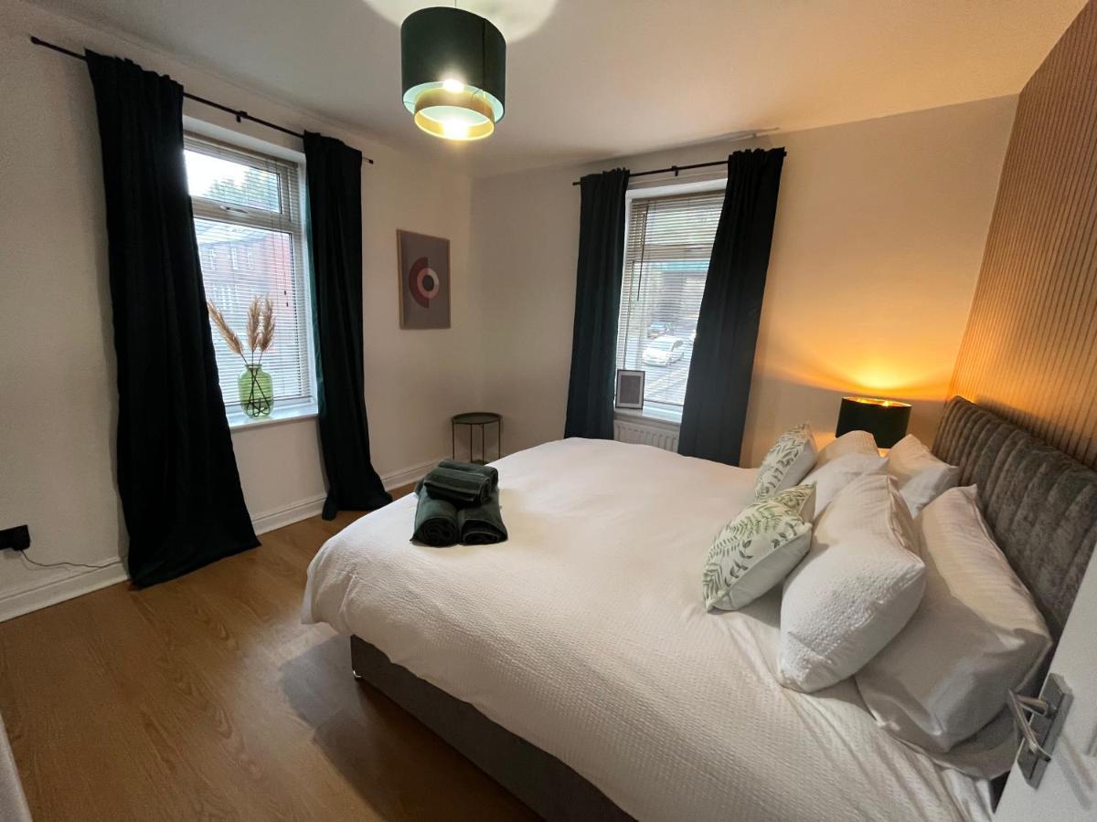 Modern & Retro Two Bedroom Apartment In Barnsley Buitenkant foto