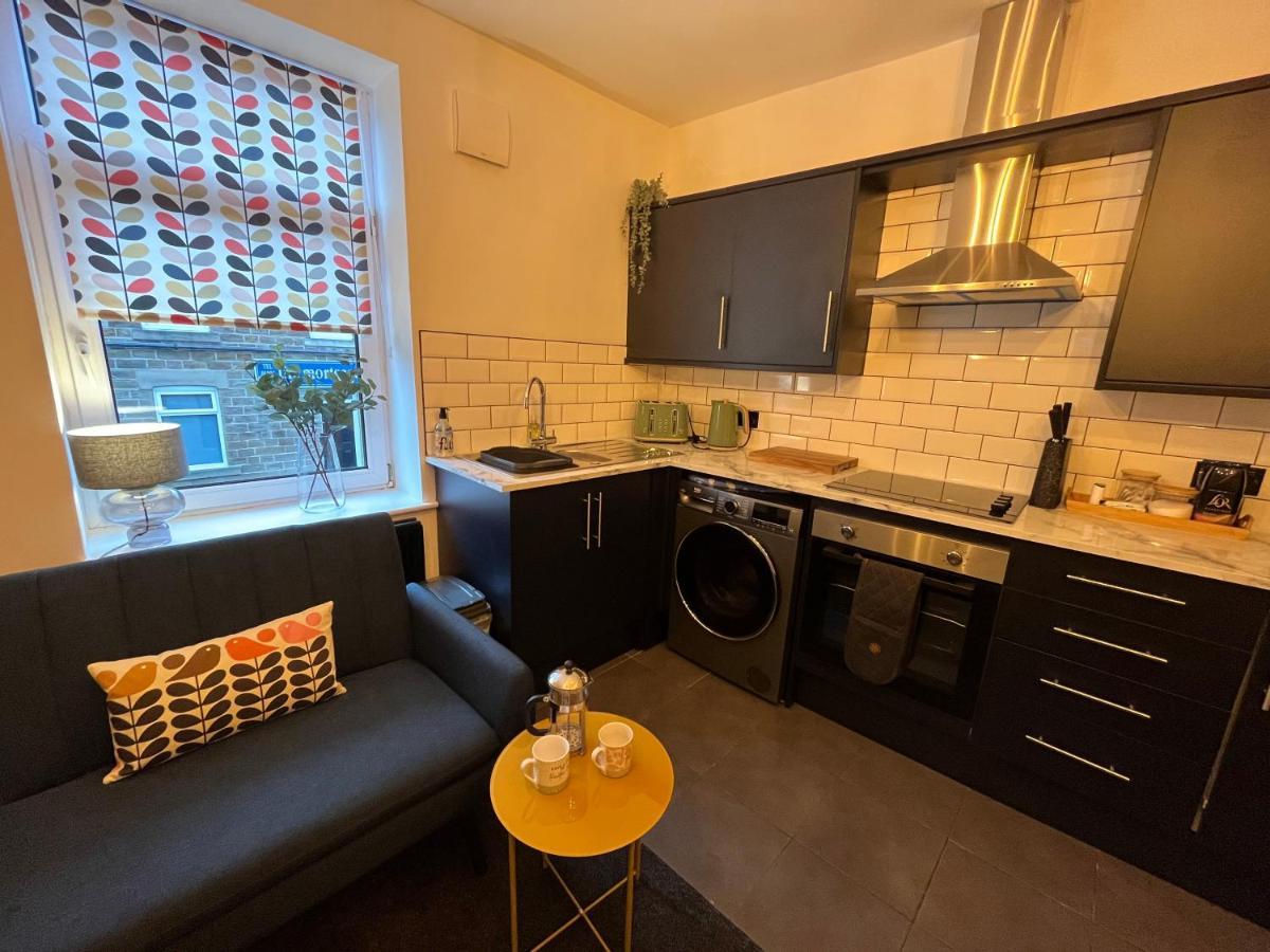 Modern & Retro Two Bedroom Apartment In Barnsley Buitenkant foto